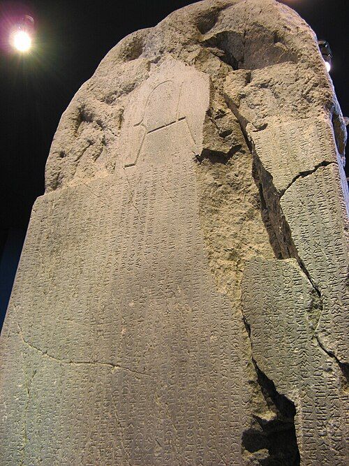 Der Stein des Kül-Tigin-Denkmals in der Mongolei